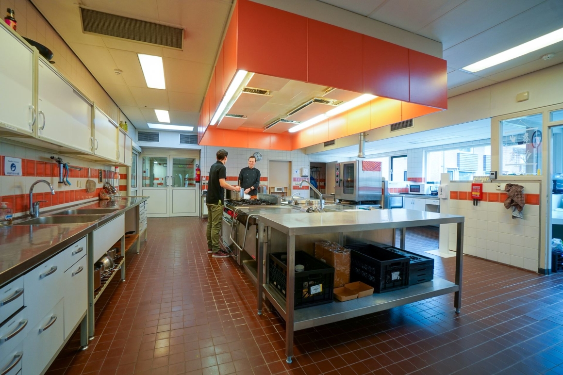 Werken in de keuken bij Theetuin het Klooster